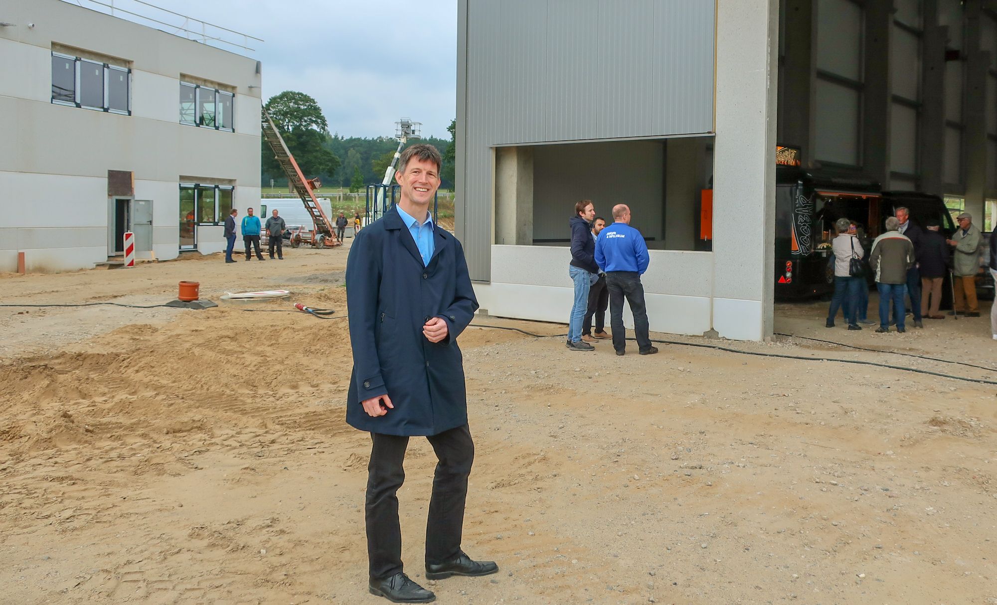 Geschäftsführer Alexander Wilhelm auf der Baustelle im TIP Innovationspark Nordheide.  (c) WLH Wirtschaftsförderung im Landkreis Harburg GmbH